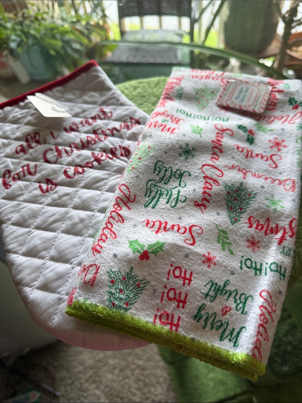 Holiday Kitchen Towel and Oven Mitt Set - White, Red & Green